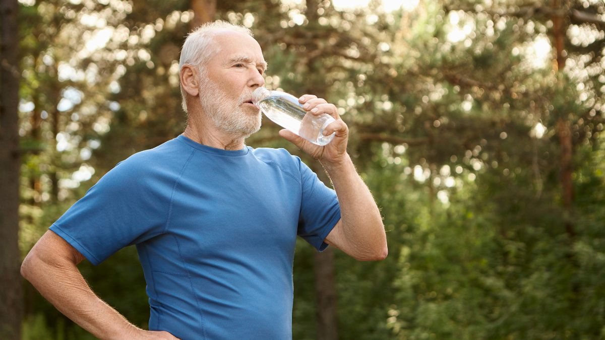 A importância da hidratação na saúde dos idosos e doentes crónicos  